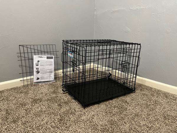 Like new wire dog crate / kennel