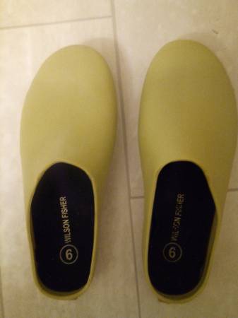 Garden clogs & 3 more pairs Size 5.5