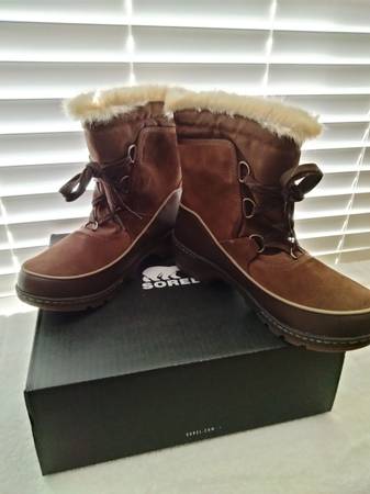 Brand new, in box, Sorel Tivoli lll brown suede wnter boots 8.5 M