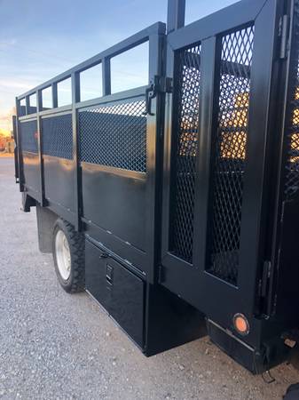 2015 Isuzu NPR with lift gate