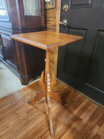 Solid wood end table / plant stand