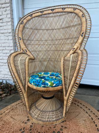 INCREDIBLY STUNNING Vintage Peacock Chair with original chair cushion