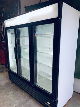 3-Door, Reach-In, Glass Door Display Cooler