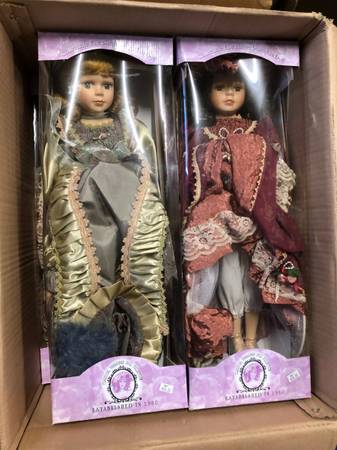 (59) NIB Porcelain Dolls