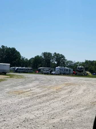 RV and Truck Parking, Daily, Weekly and Monthly Rates