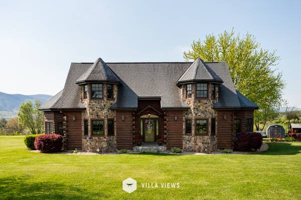 Professional Real Estate and Architectural Photographer