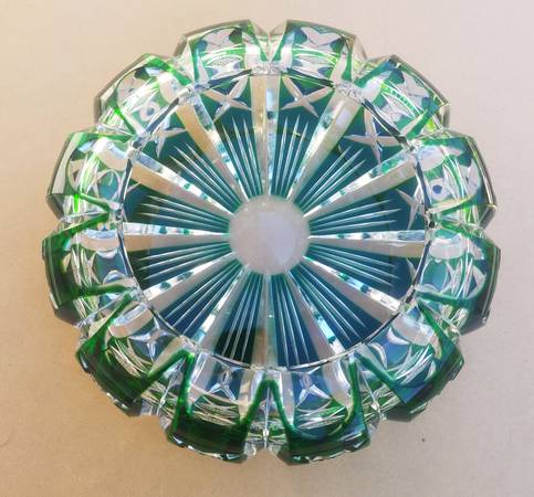 Emerald Green Hand-Cut Leaded Crystal Ashtray or Dish. 8″dia