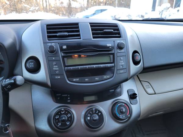 Toyota Rav4 Base 2011