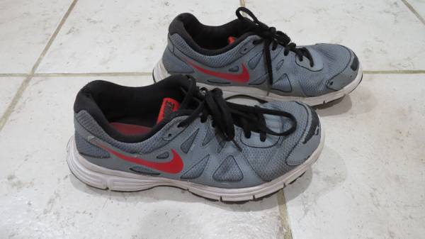 Nike Revolution 2 Big Kids Size 7Y