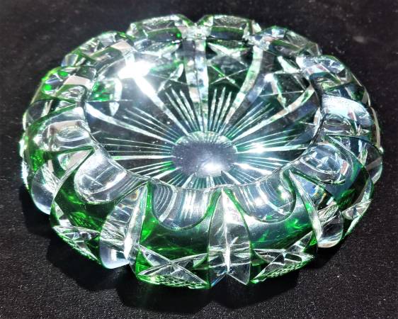 Emerald Green Hand-Cut Leaded Crystal Ashtray or Dish. 8″dia