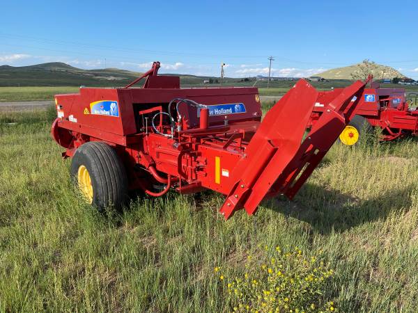 2016 New Holland BC5070 hay baler