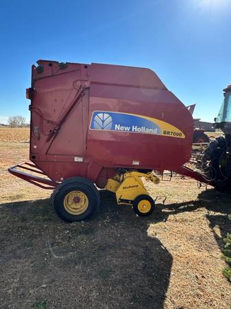 NEW HOLLAND 2013 BR7090 ROUND BALER