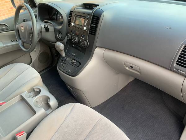 2010 Kia Sedona * L0W Miles* Like NEW!