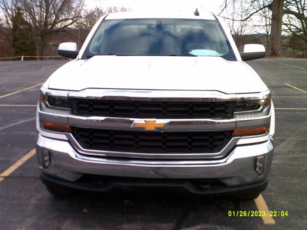 2018 CHEVY SILVERADO 1500 4WD CREW CAB -26K MILES-ALL STAR-LIKE NEW-