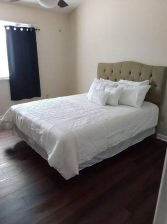 THIS COMPLETELY FURNISHED 2 BED /1.5 BATH HOUSE & NON-SMOKING UNIT!!!