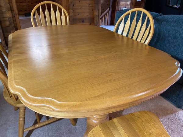 Solid Oak Dining table & 6 Chairs