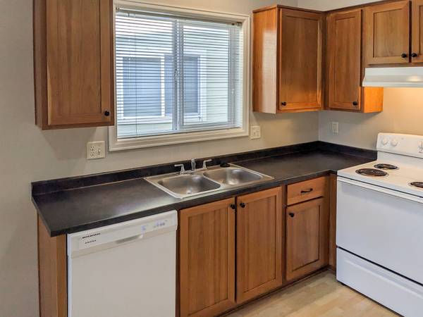 2 Bedroom Apartment Complex in Eugene ~ 1170 Jacobs #2