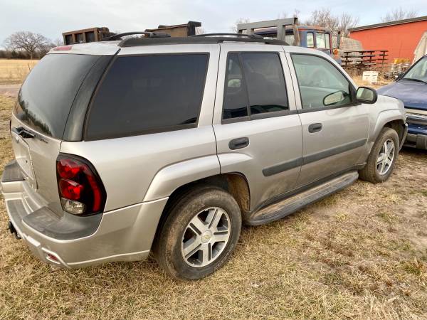 Two 05 Chevy Trailblazer part outs