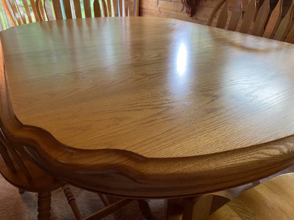 Solid Oak Dining table & 6 Chairs