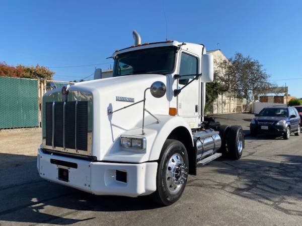 2009 KENWORTH T800 SINGLE AXLE TRUCK