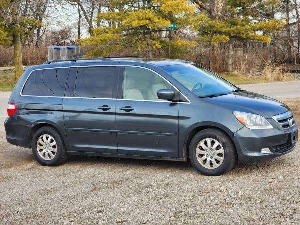 2006 Honda Odyssey mini van with tv