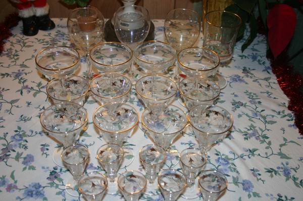 Champaine Glasses, Gold Trimmed lot of 24