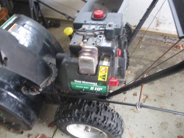 26 INCH SNOW BLOWER 6 SP 2 REV ELECTRIC START JUST SERVICED