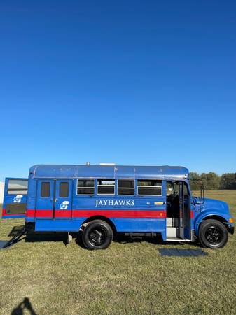 KU tailgate/party bus legendary 7.3 diesel automatic transmission FUN