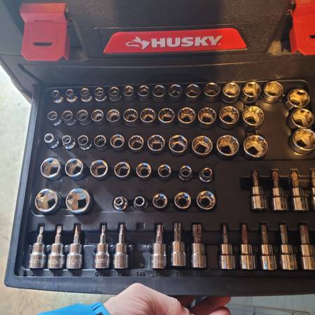 290pc husky mechanics tool set(not complete set)