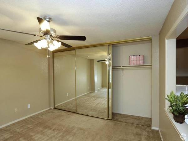 Efficient Dishwasher, Hot Tub and Pool, Smoke Free Community