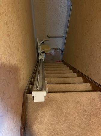 Acorn stairlift