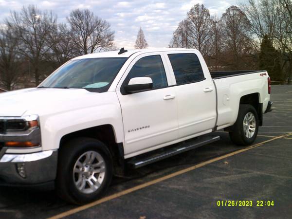 2018 CHEVY SILVERADO 1500 4WD CREW CAB -26K MILES-ALL STAR-LIKE NEW-