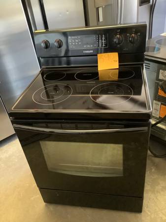 SAMSUNG STOVE AND WHIRLPOOL FRIDGE