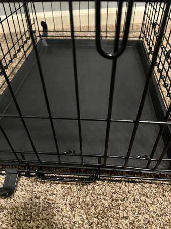 Like new wire dog crate / kennel