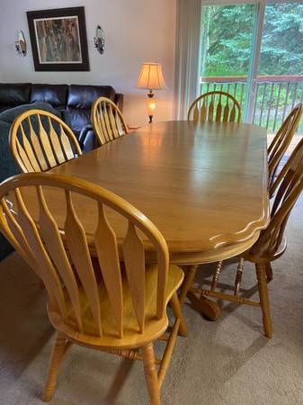 Solid Oak Dining table & 6 Chairs