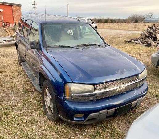 Two 05 Chevy Trailblazer part outs