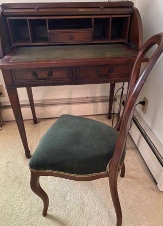 Hekman Rolltop desk with antique chair