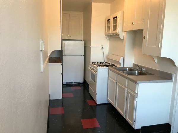 ROSEWOOD PLACE LOFTS!! Studio Suite – Downtown Lakewood!