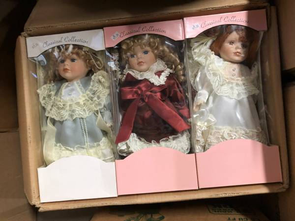 (59) NIB Porcelain Dolls