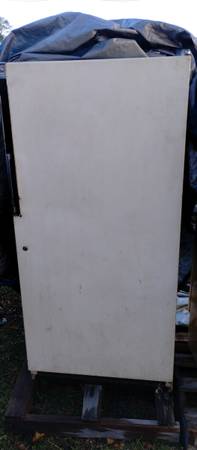 Upright freezer