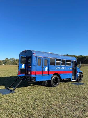 KU tailgate/party bus legendary 7.3 diesel automatic transmission FUN