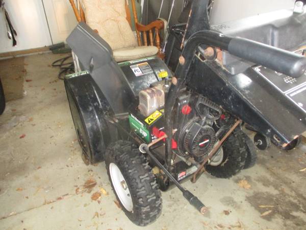 26 INCH SNOW BLOWER 6 SP 2 REV ELECTRIC START JUST SERVICED