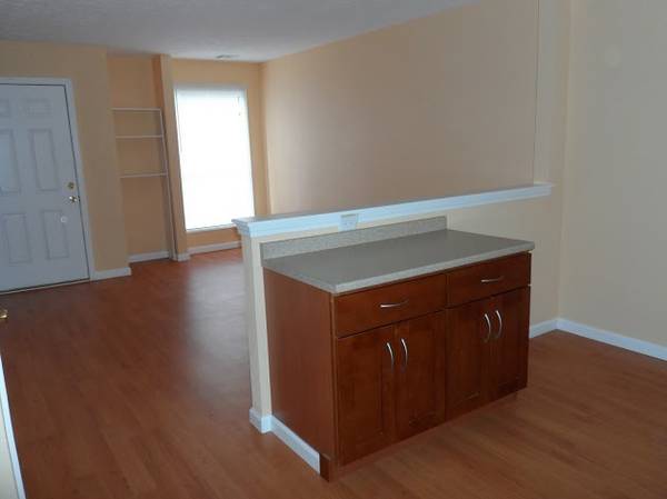 Great 2 Bedroom Townhome, Newly Renovated!