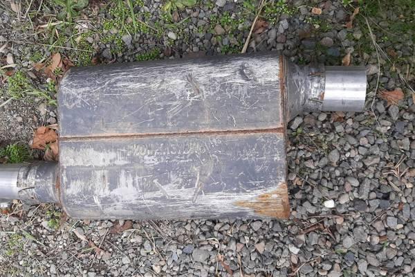 Used 2.25″ Flowmaster muffler