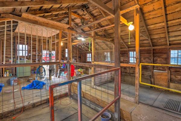 3 stall horse barn on acreage