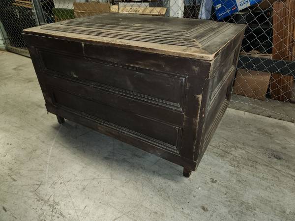 CURB ALERT: Vintage Chest