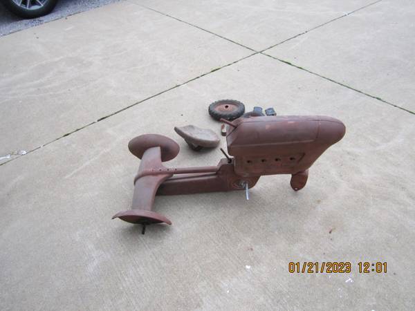 OLD RARE HARD TO FINE MINNIOLAPIS MOLINE BULLET NOSE PEDAL TRACTOR