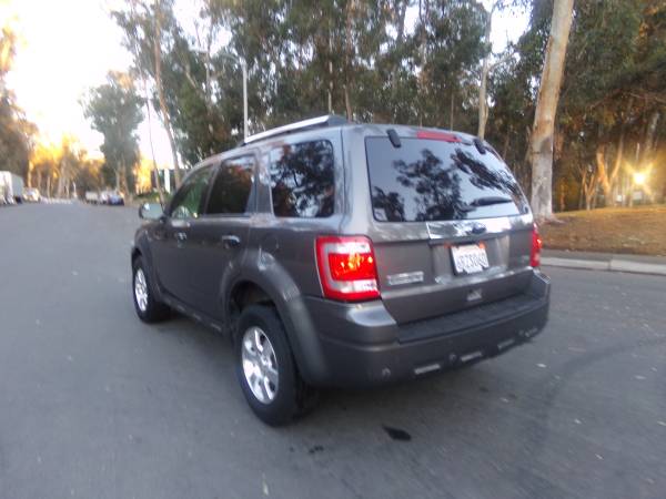 2011 FORD ESCAPE LMT SPORT———DEALER SPECIAL——-GREAT RUNNER