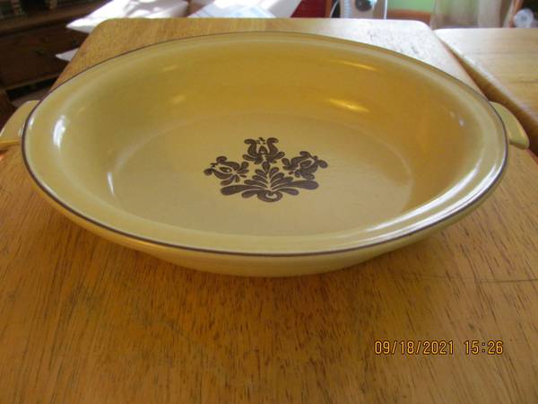 Pfaltzgraff serving bowl with handles