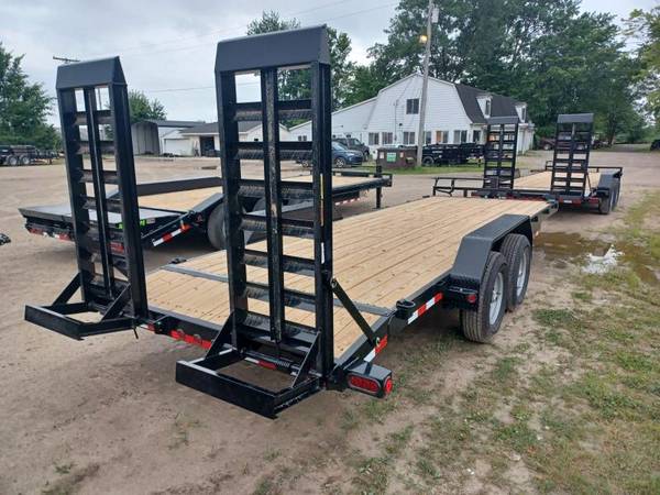 83″ X 22′ LOAD TRAIL TANDEM AXLE EQUIPMENT W/ 24″ RAMPS